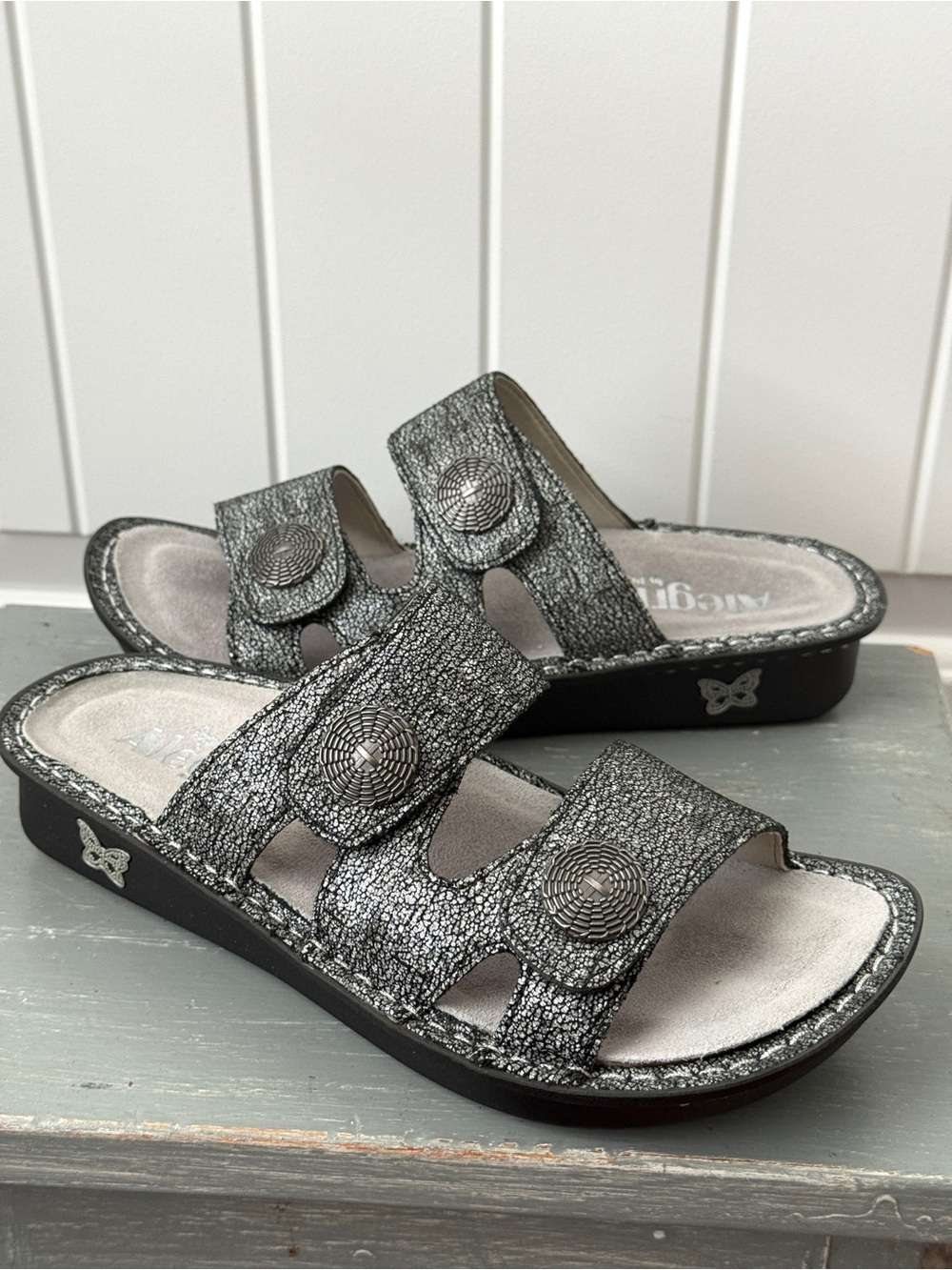 Alegria Violette Chirpy Pewter Metallic Sandals Size 36 | USA 6